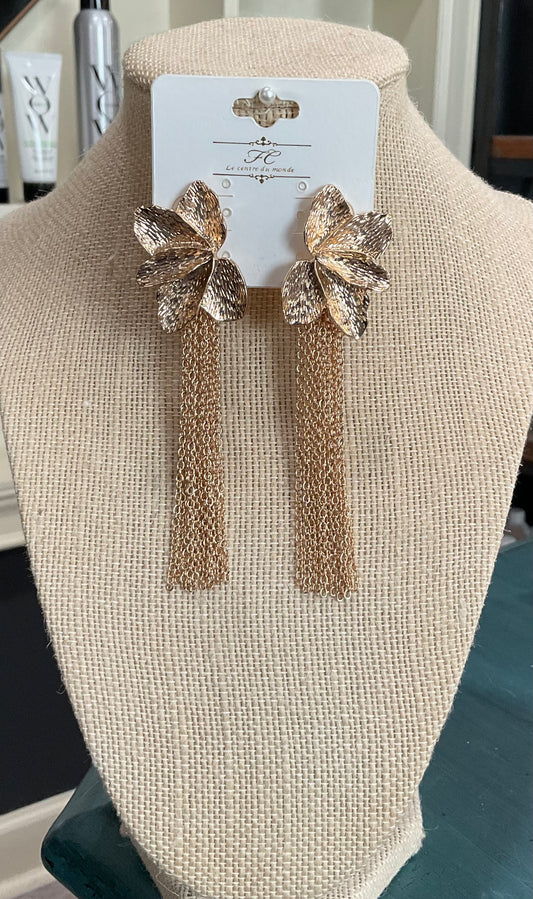 Half flower and chain frindge earring
