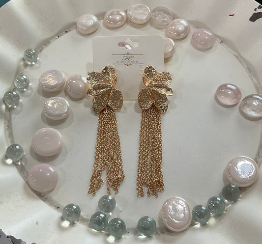 Half flower and chain frindge earring