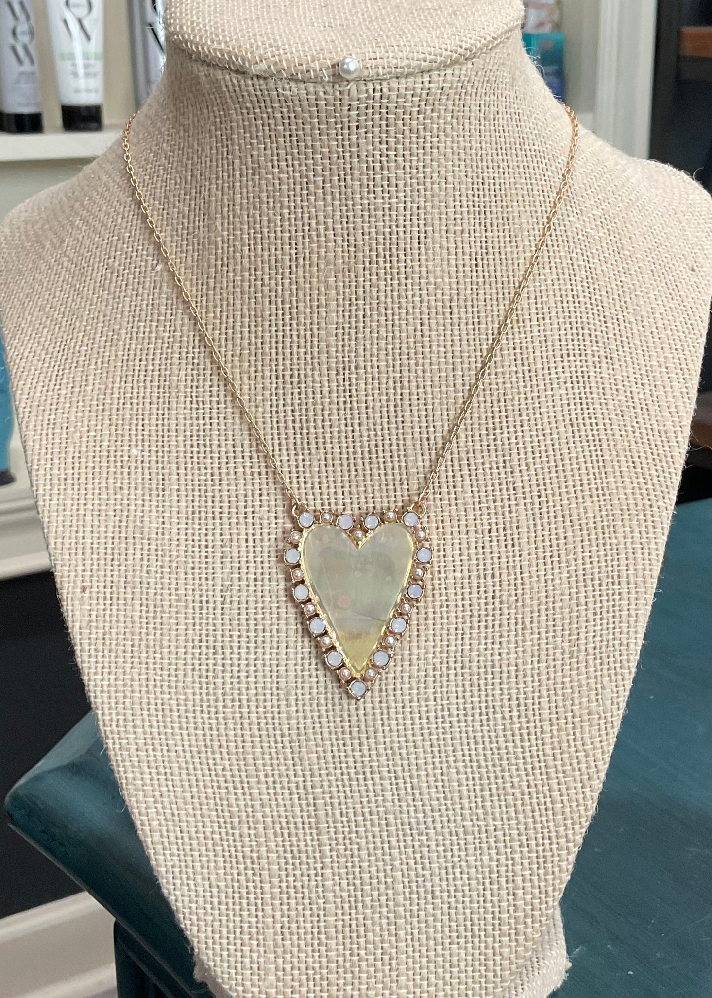 heart shaped shell pendent necklace