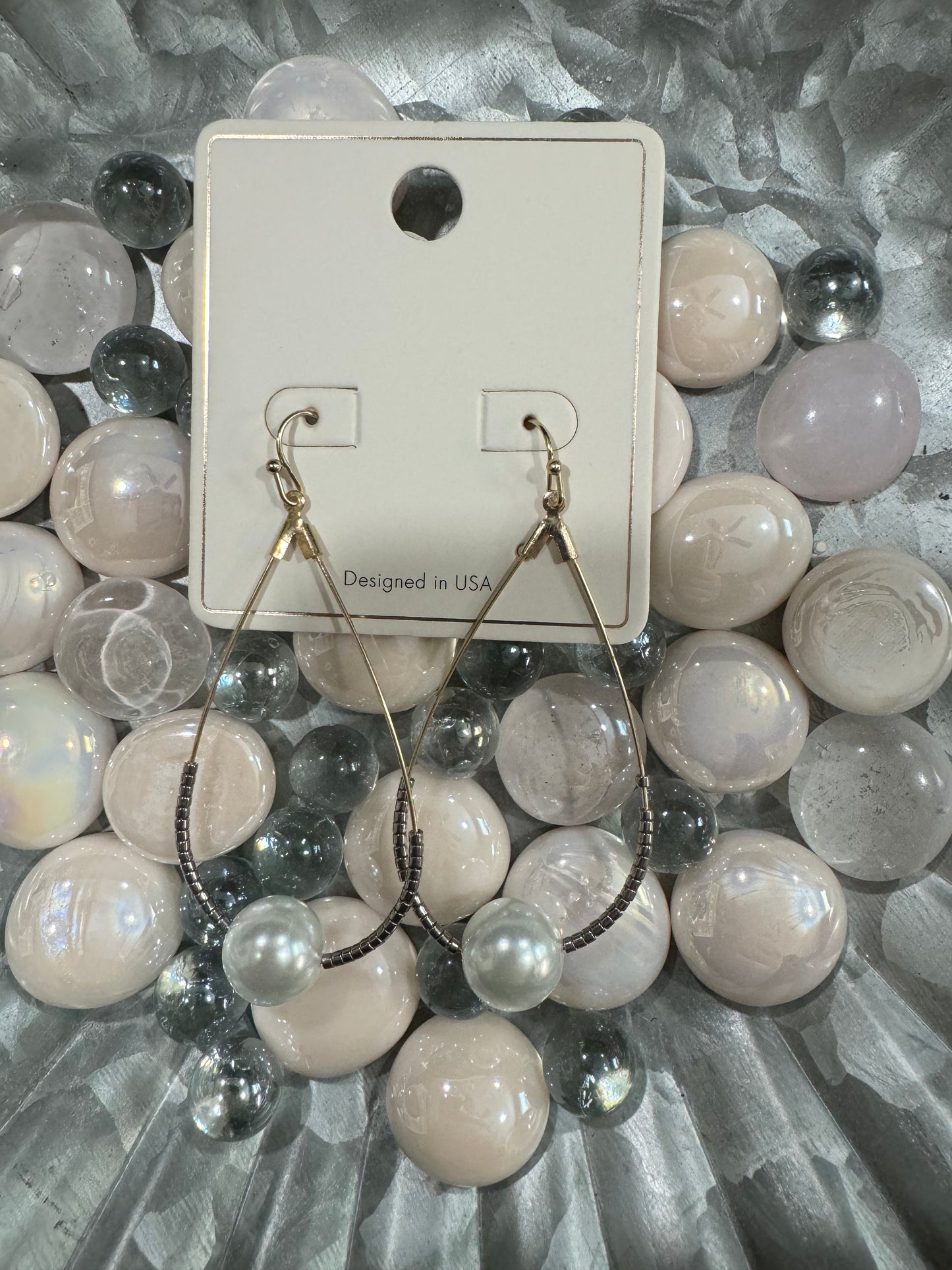 Teardrop earrings with pearl