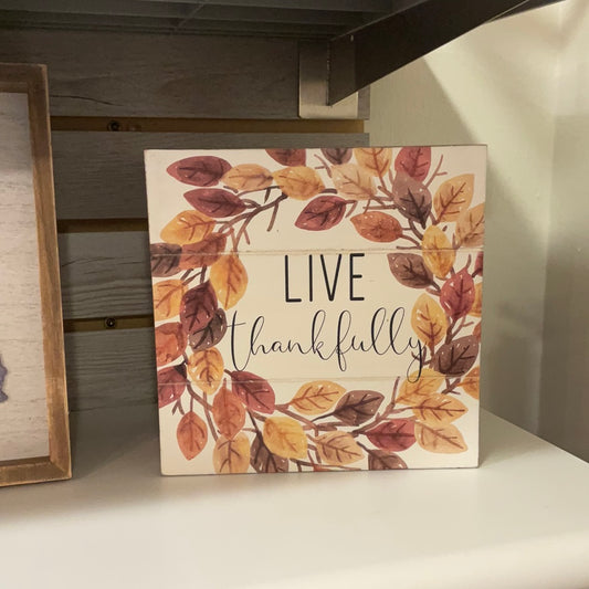 Live Thankfully Pallet sign