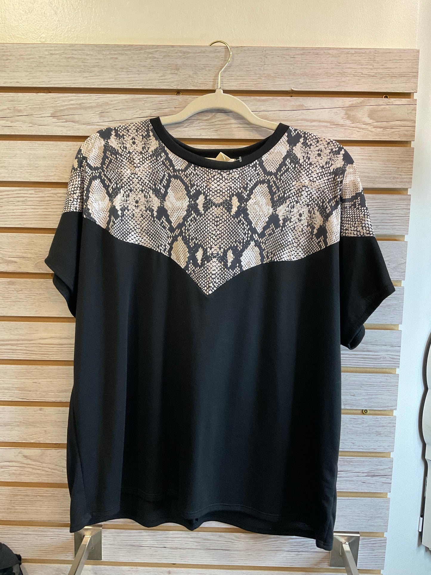 V Snake top