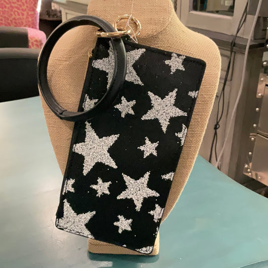 Wristlet pouch