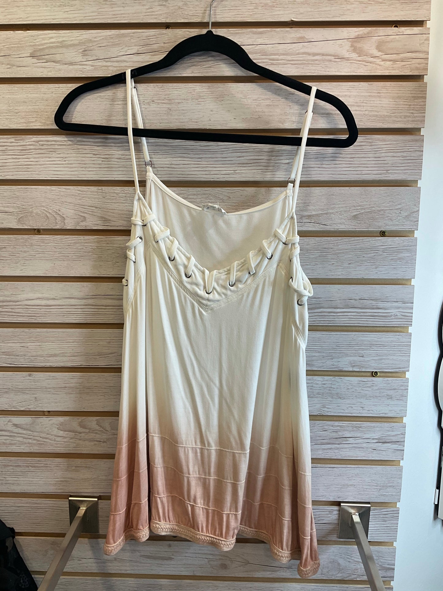 Eyelet dip dye tank