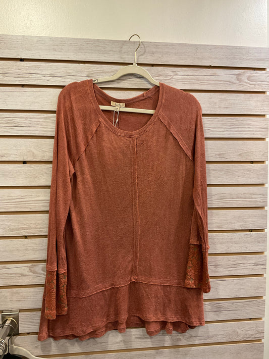 Rust lace cuff mineral wash top