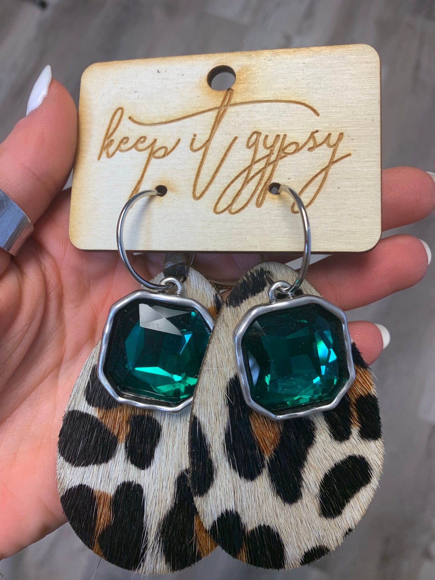 Leopard green earring